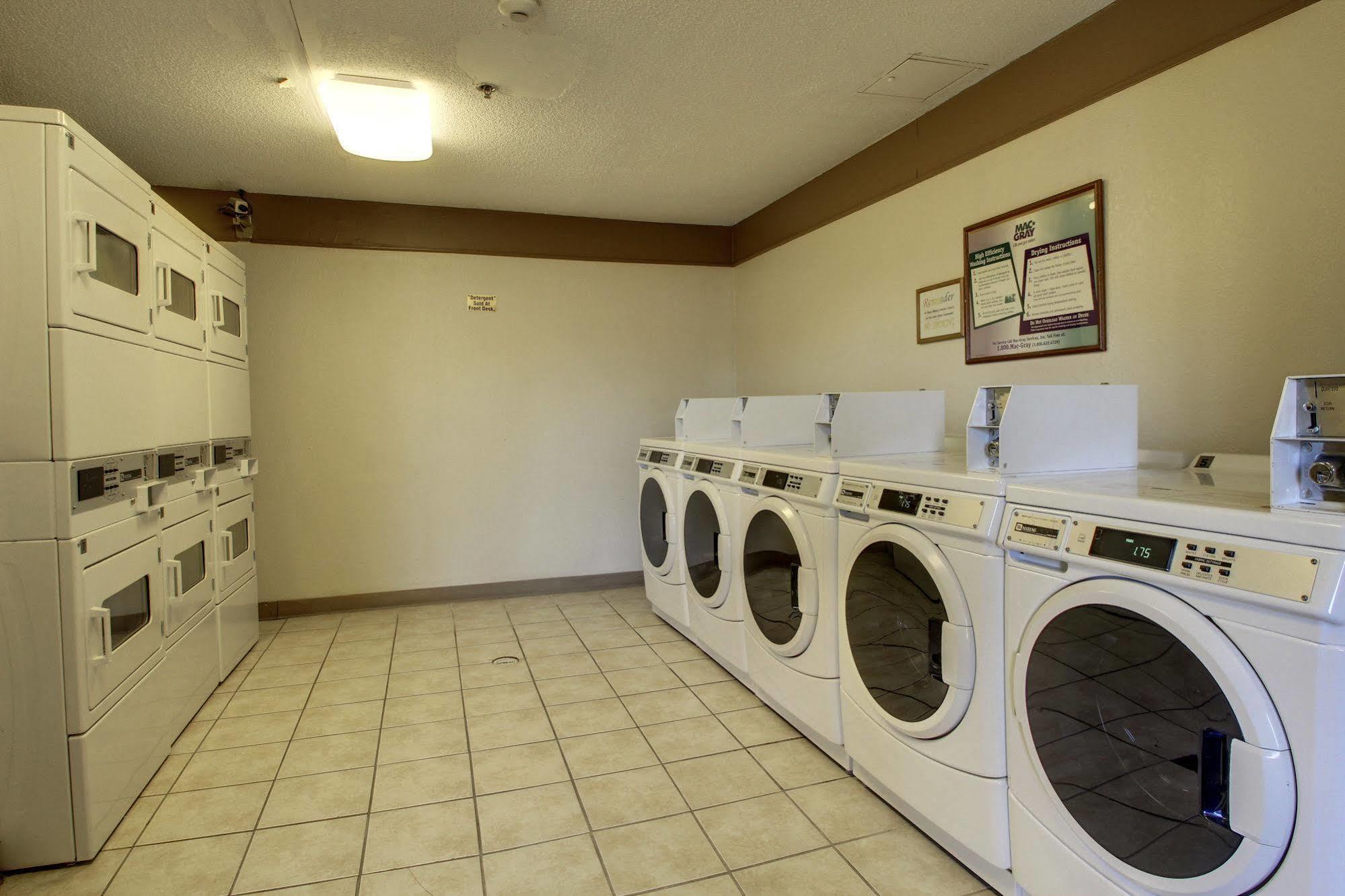 Intown Suites Extended Stay Raleigh Nc- Capital Blvd Екстер'єр фото