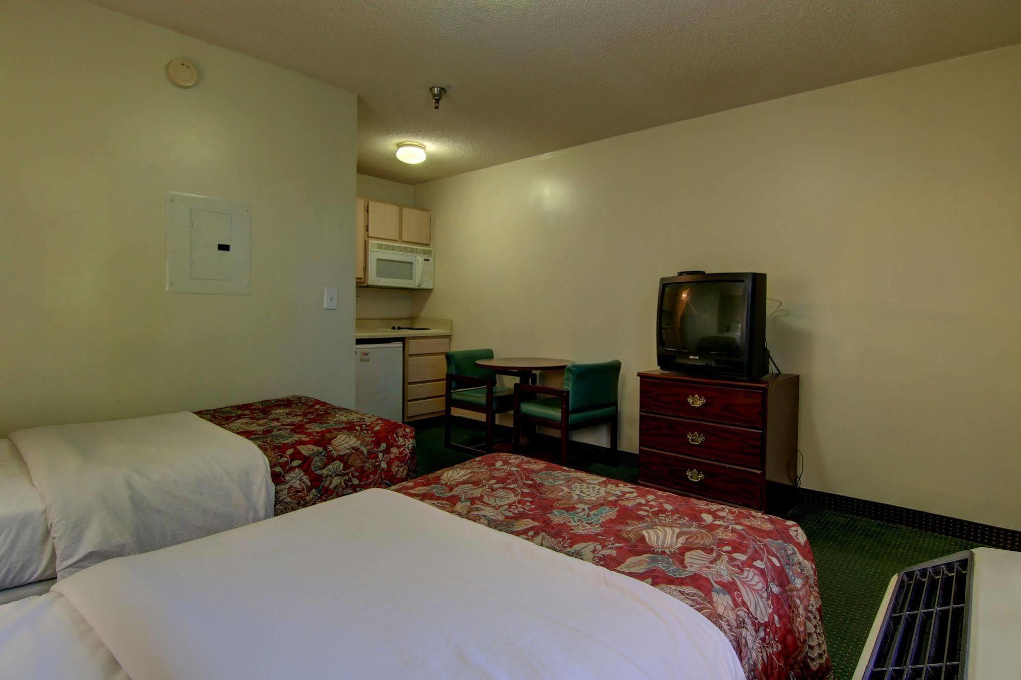 Intown Suites Extended Stay Raleigh Nc- Capital Blvd Екстер'єр фото
