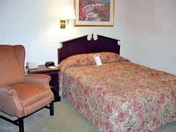 Intown Suites Extended Stay Raleigh Nc- Capital Blvd Екстер'єр фото